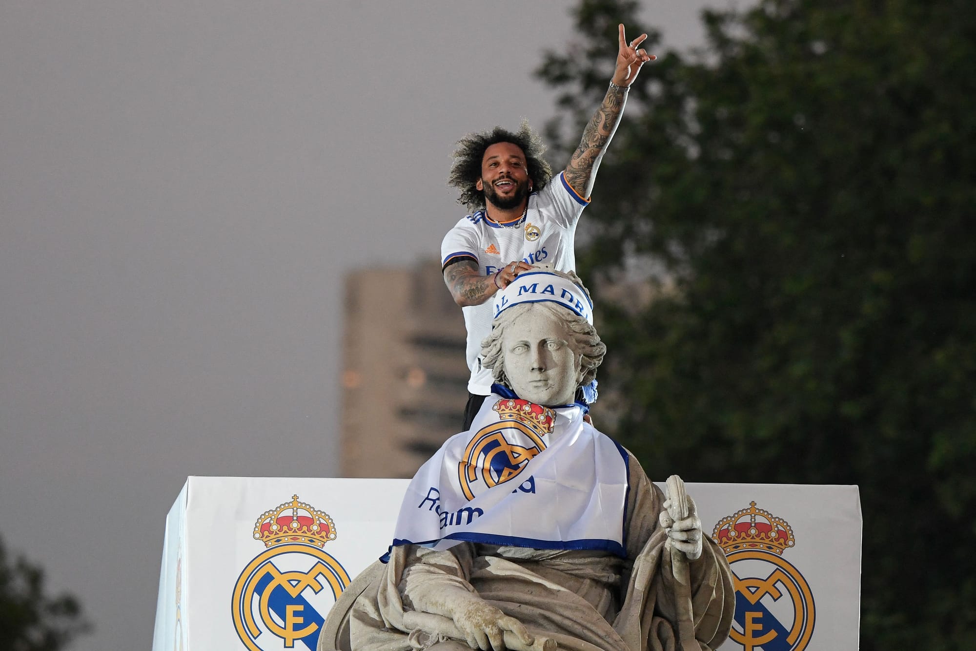 通过缜密的 通过缜密的